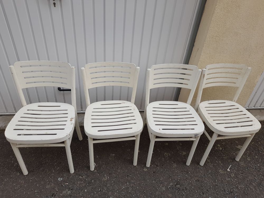 Quatre chaises en bois Meubles