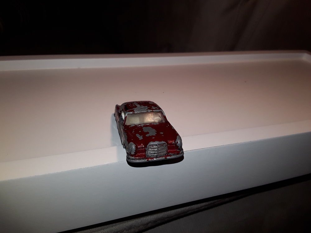 Mercedes Benz 220 s e n&deg;53 by lesney Jeux / jouets