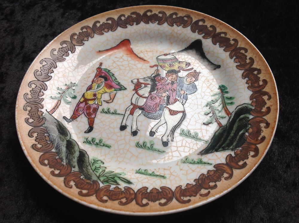 ASSIETTE PEINTE MAIN PORCELAINE DE CHINE Envoi Possible
Décoration