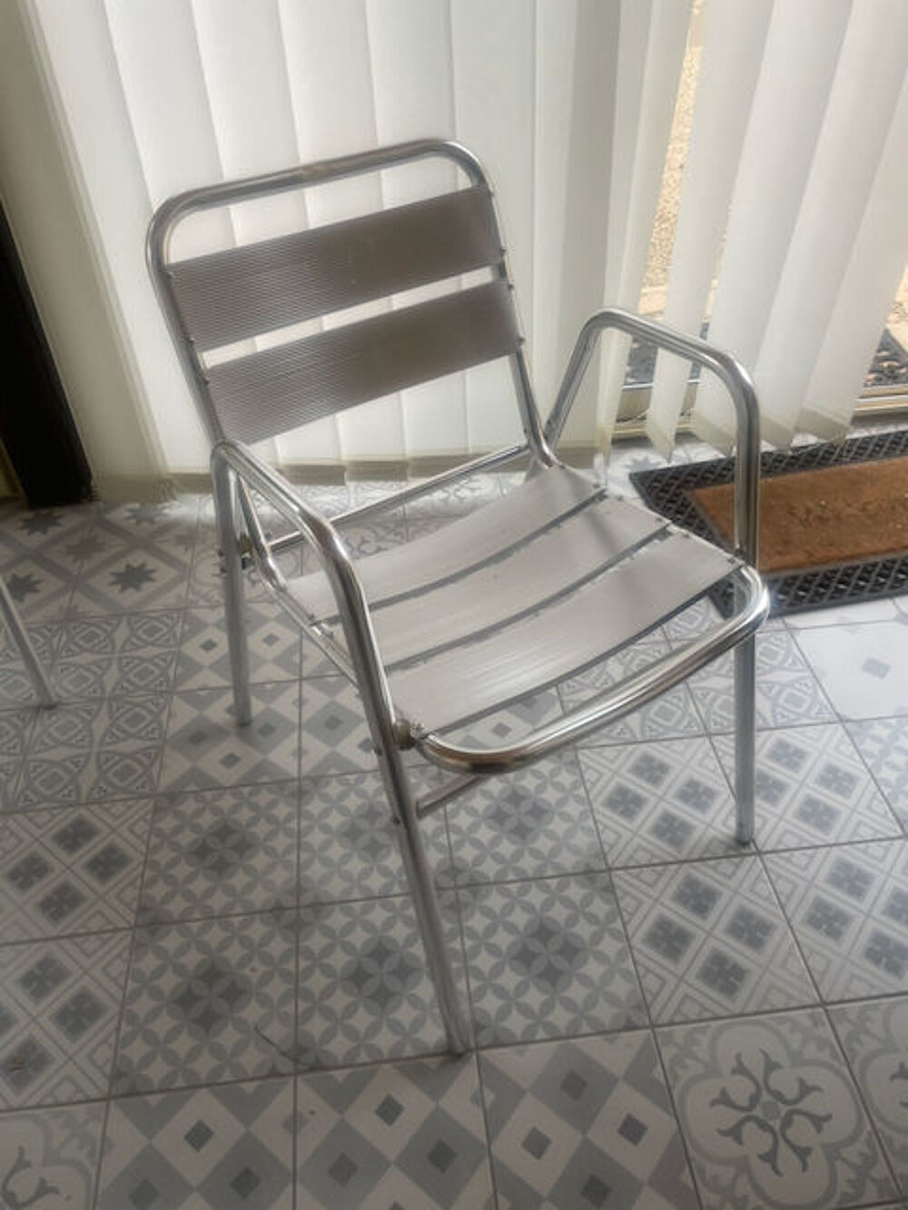 2 tables, 6 chaise m&eacute;tal pour v&eacute;randa Meubles