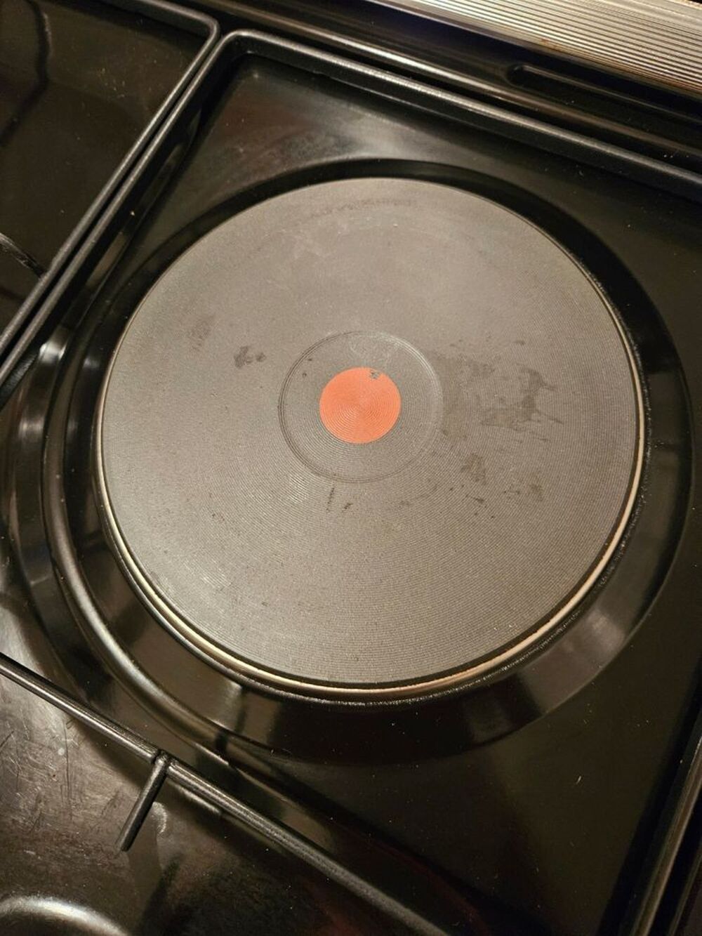 Cuisini&egrave;re mixte INDESIT tr&egrave;s bon &eacute;tat peu servi. Electrom�nager