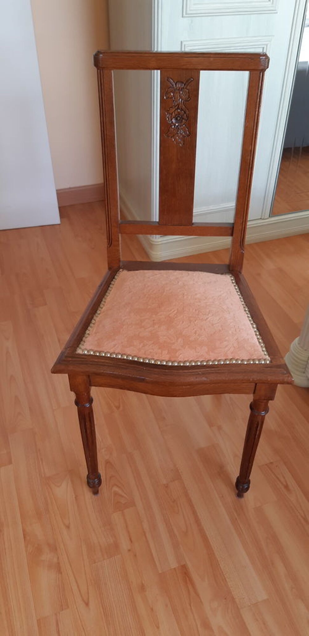CHAISE STYLE LOUIS XVI Meubles