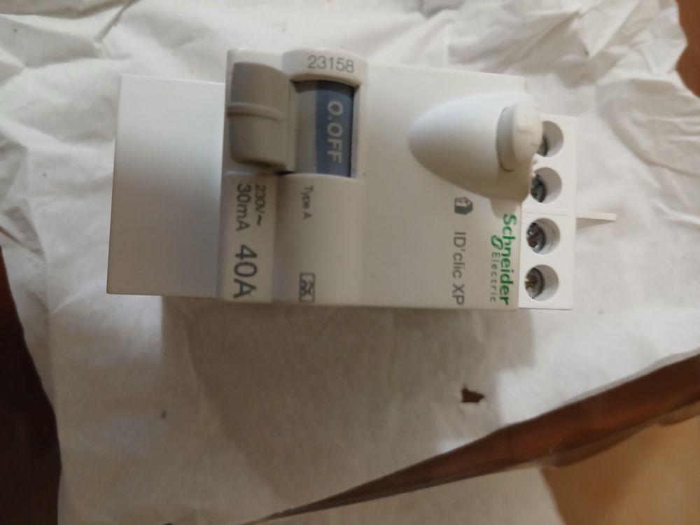 Inter diff&eacute;rentiel Schneider 40 A tableau &eacute;lectrique Bricolage