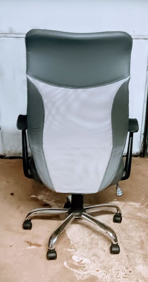 Un.  Fauteuil  de   Bureau      6   roulettes VENDU 18 zanville (95)