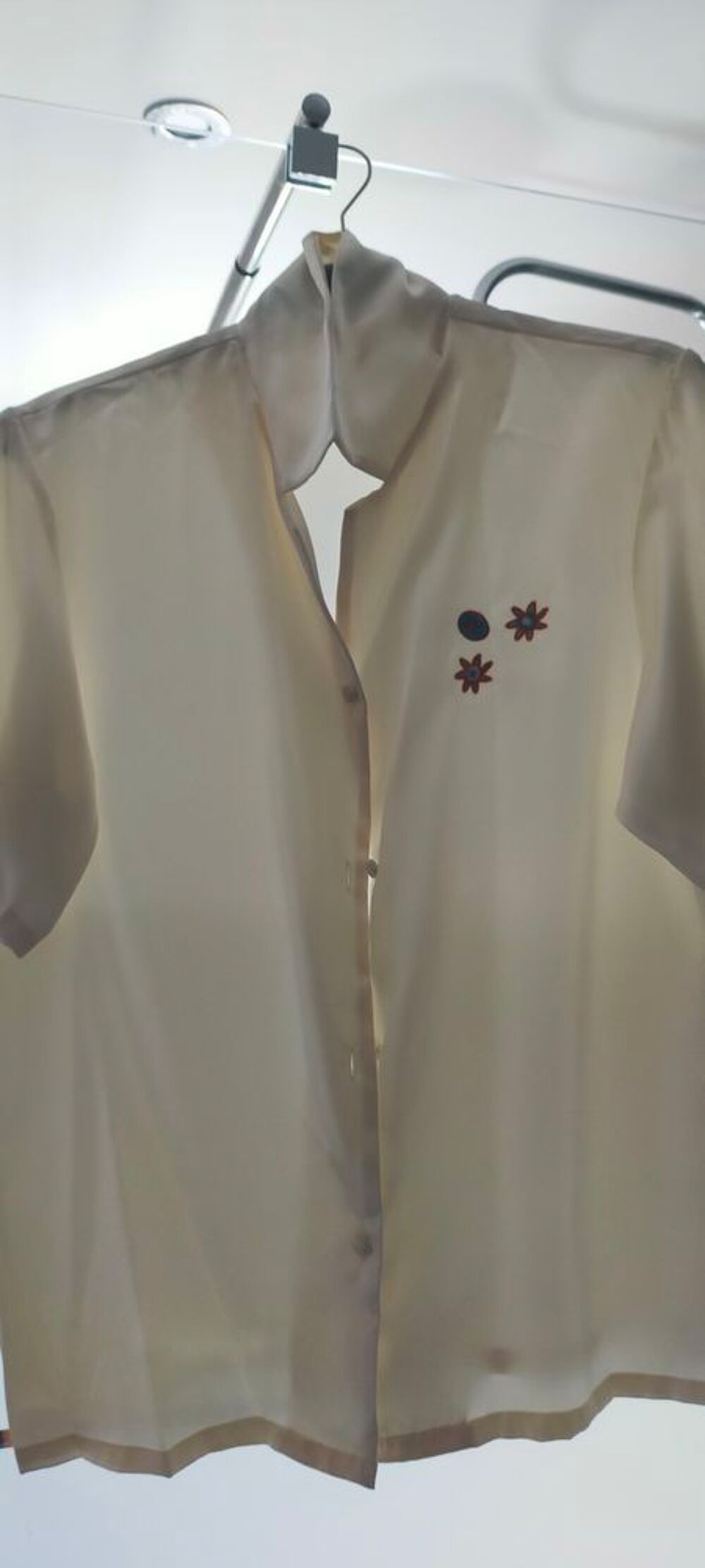 chemisier uni blanc cass&eacute; de chez C&amp;A Vêtements