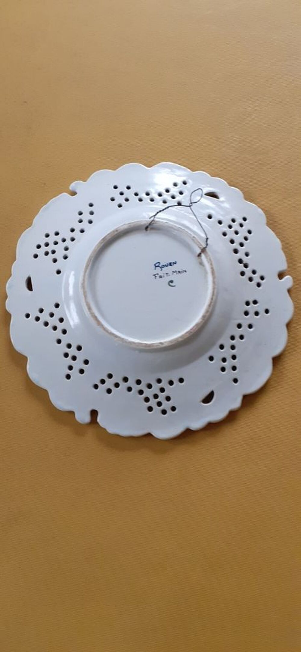 Assiette d&eacute;corative en fa&iuml;ence Rouen fait main Décoration