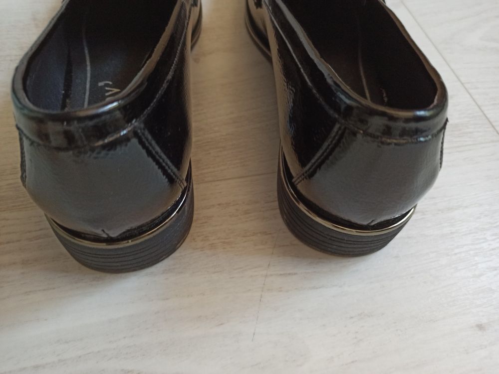 Chaussures noir taille 39 port&eacute; 1 seule fois tr&egrave;s bon &eacute;tat Chaussures