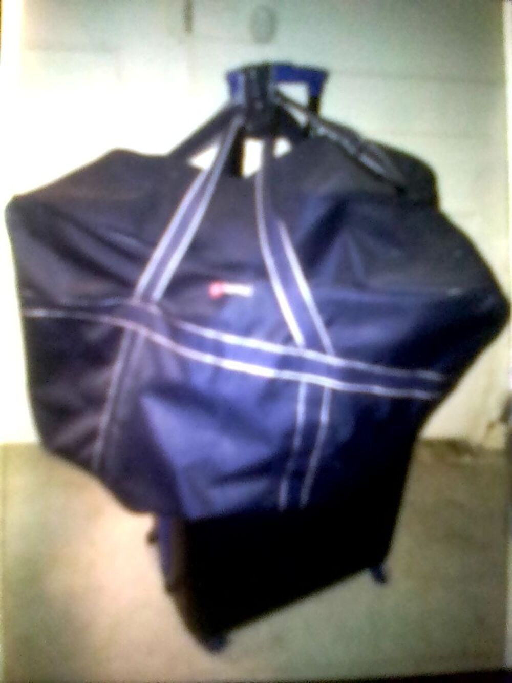 Sac de voyage tr&egrave;s Grand en toile. Maroquinerie