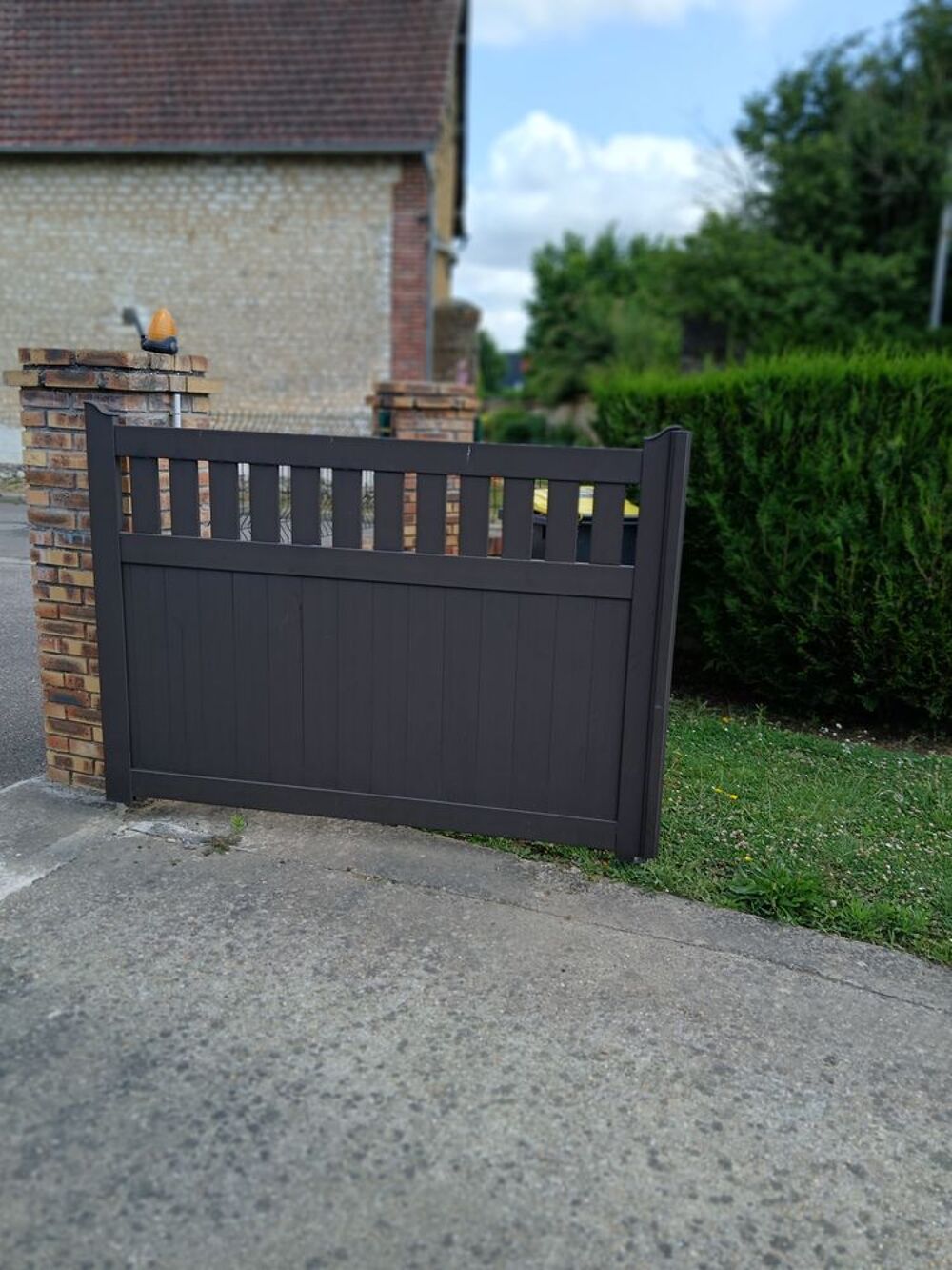 Portail en aluminium
Meubles