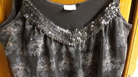 Haut habill de marque M&S Mode Taille L  Noir et motifs
10 Mry-sur-Oise (95)