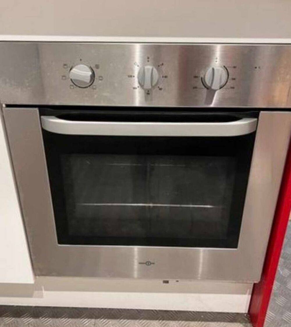 Four encastrable (2 ans) Class A tr&egrave;s peu utilis&eacute; Four Multifonctions Electroménager