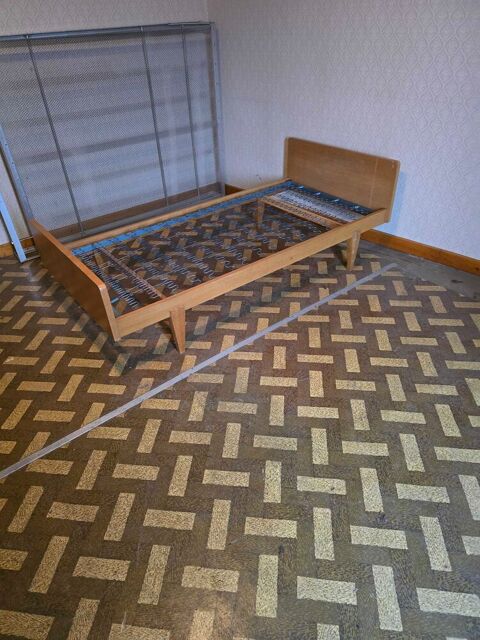lit 90 cm 1 personne en bois chêne claire avec sommier Aspres-sur-Buëch (05)
