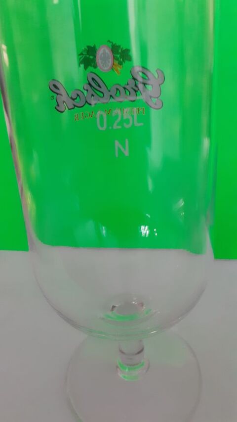 Un verre  bire  Grolsch 
4 Lamotte-Beuvron (41)