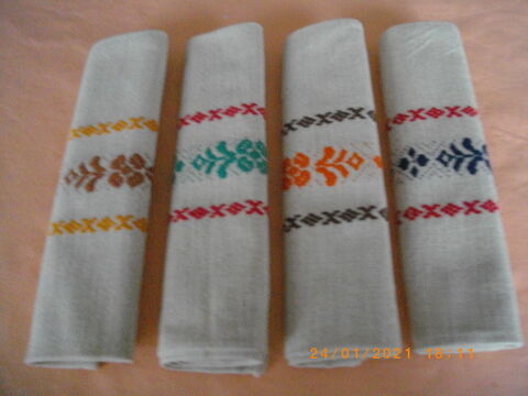 QUATRE TORCHONS ET/OU GRANDES SERVIETTES BASQUE 10 Perros-Guirec (22)