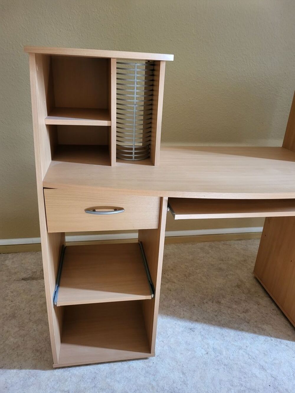Bureau avec des rangements Meubles