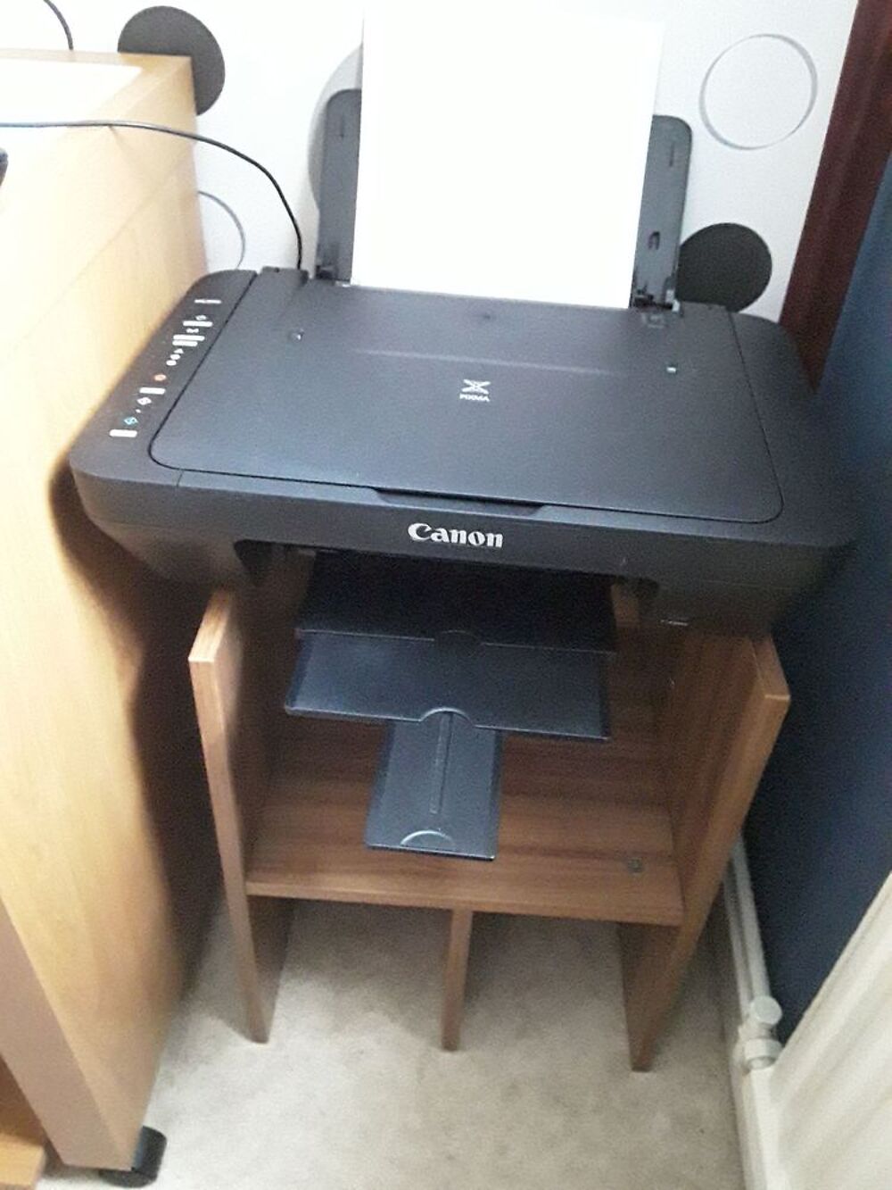 Bureau solide informatique et petit meuble &agrave; roulettes neuf Meubles