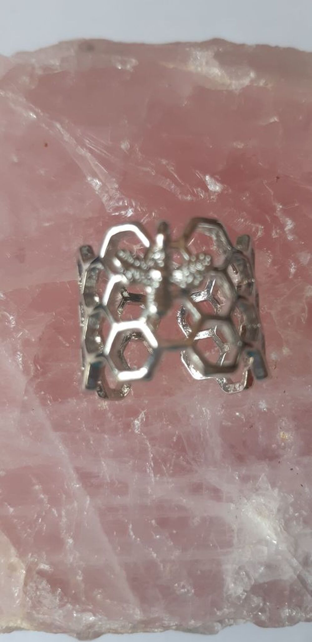bague anneau de nid d'abeille avec l'abeille minuscule Bijoux et montres