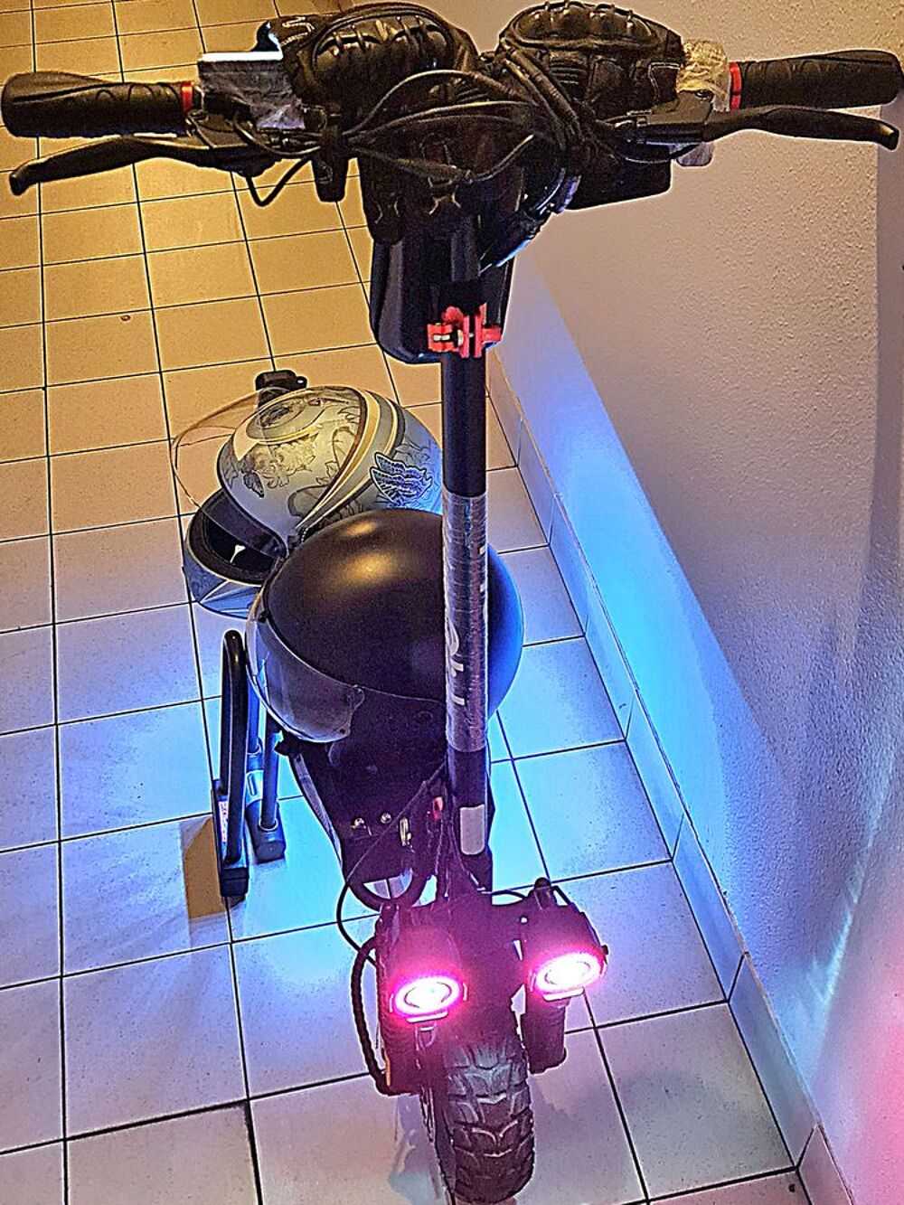 Trottinette &eacute;lectrique CASQUE ANTIVOL GANTS MOTO ROUES 4X4 Sports