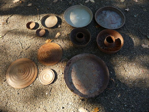 Moules � g�teaux et 2 couvercles
Le lot 15 Castres (81)