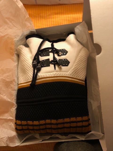 Tr�s Beau pull neuf de Club JU - XL 75 Gravon (77)