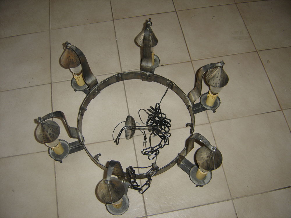 LUSTRE EN FER FORGE Décoration