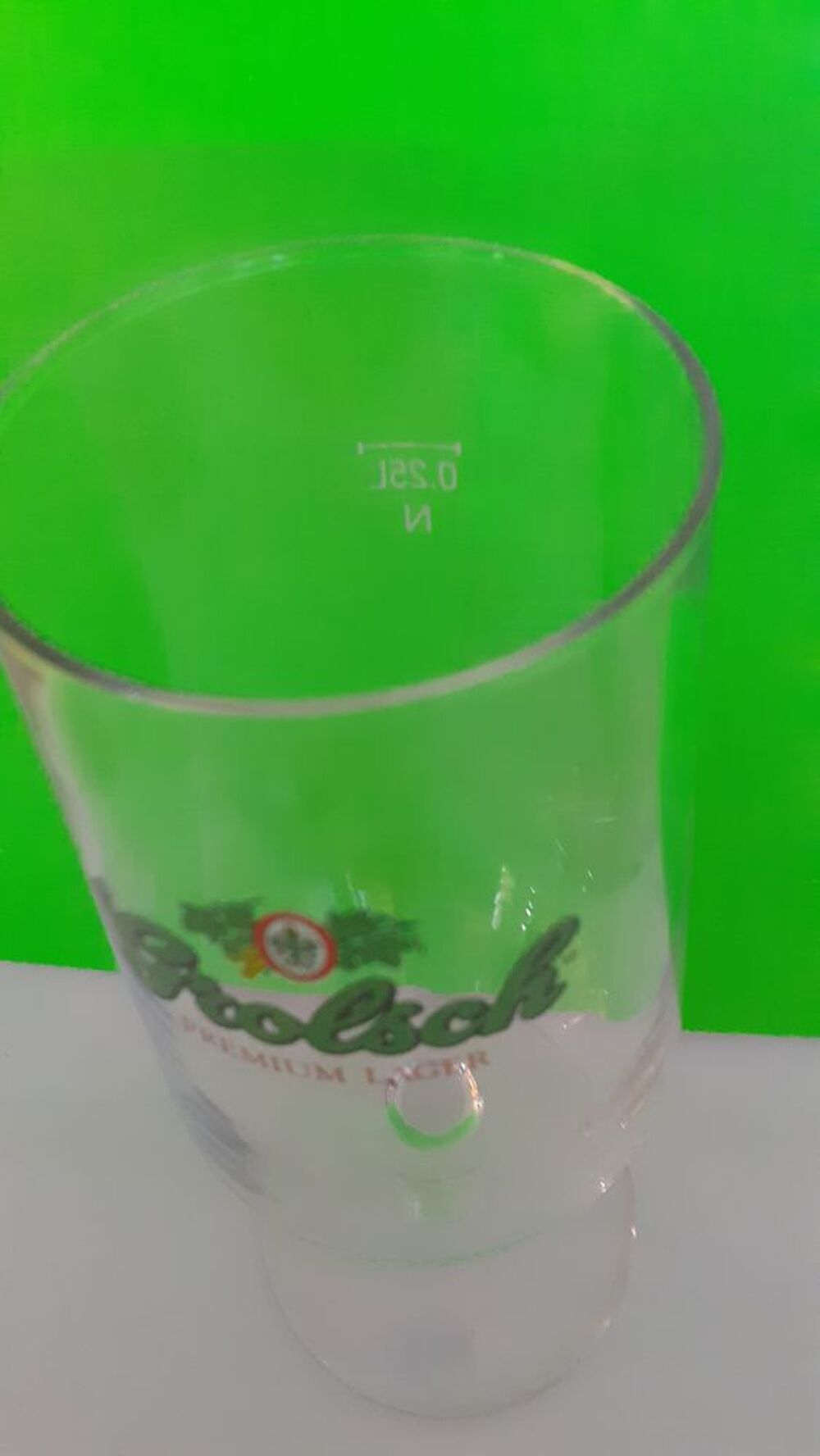 Un verre &agrave; bi&egrave;re Grolsch 
Décoration