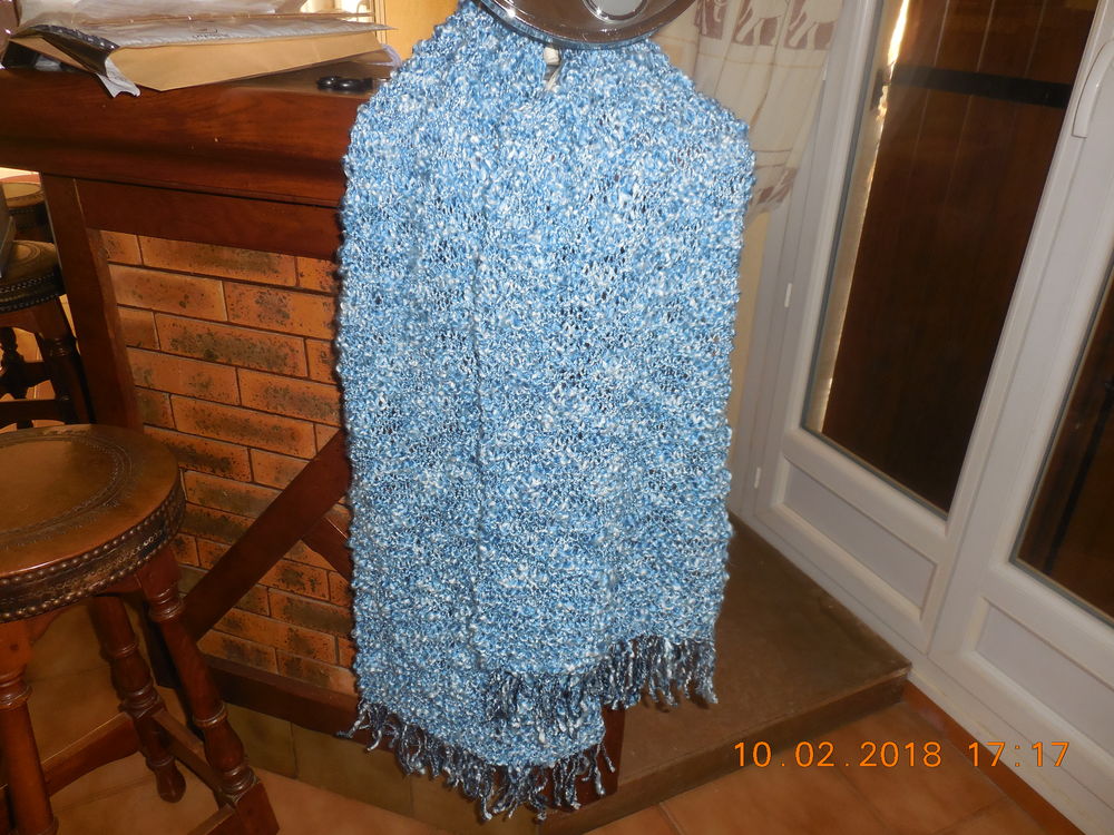 &eacute;charpe laine bleu et blanche Vêtements