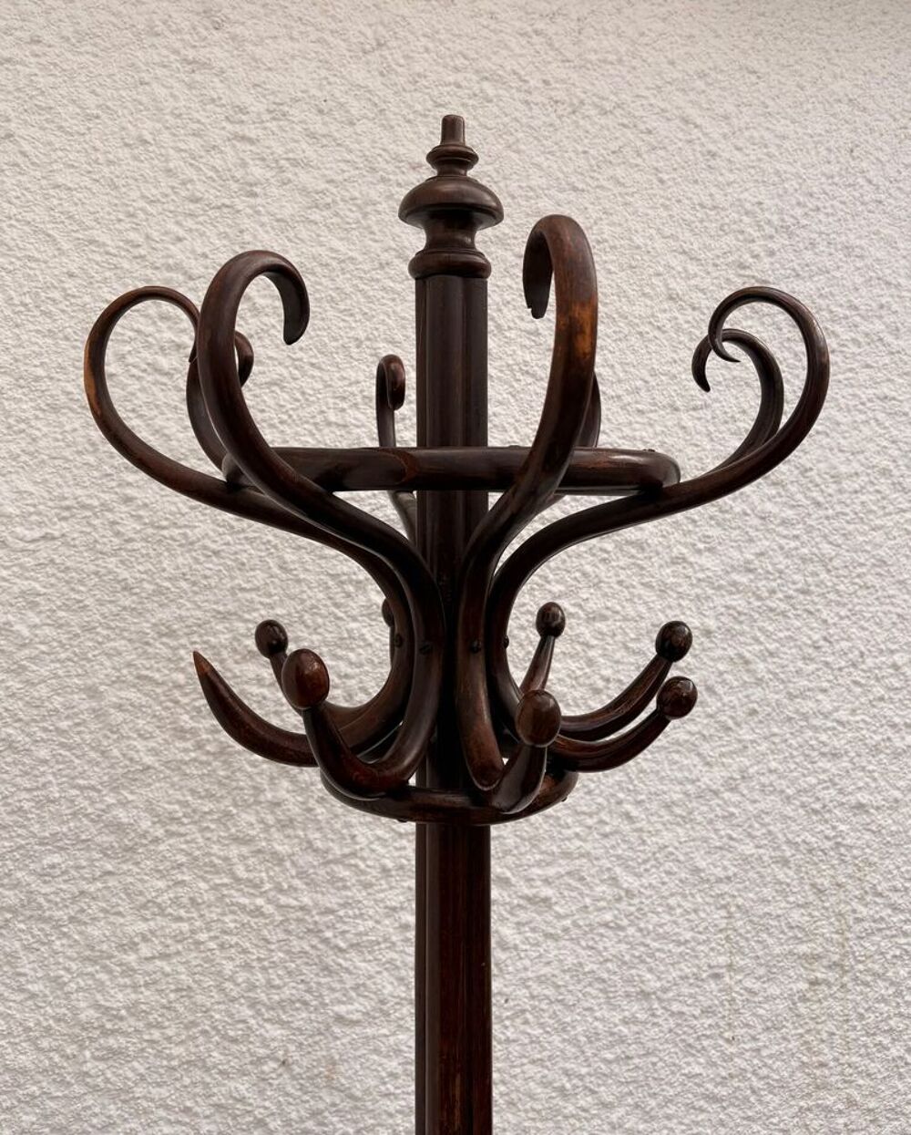 Porte-manteau ancien en bois courb&eacute; - Style Thonet Meubles
