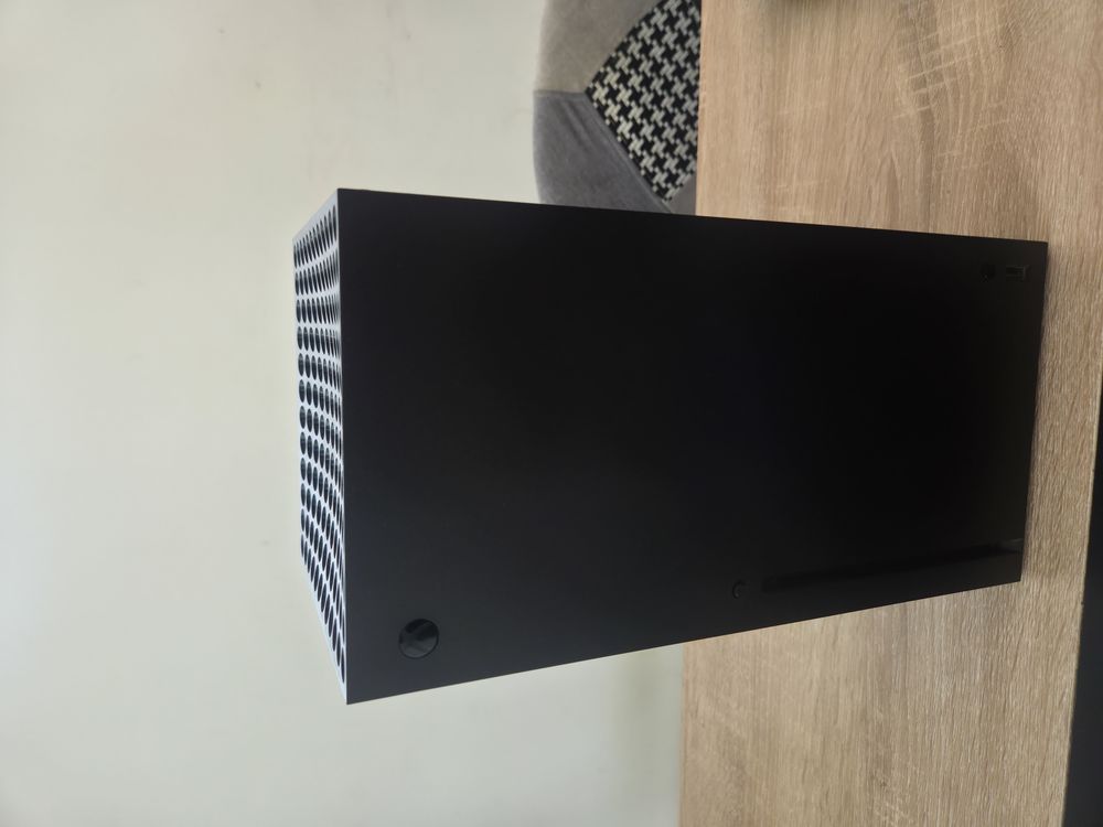 [Lot] Xbox Series X + Disque Dur SEAGATE 2 TO + THRUSTMASTER Consoles et jeux vidéos
