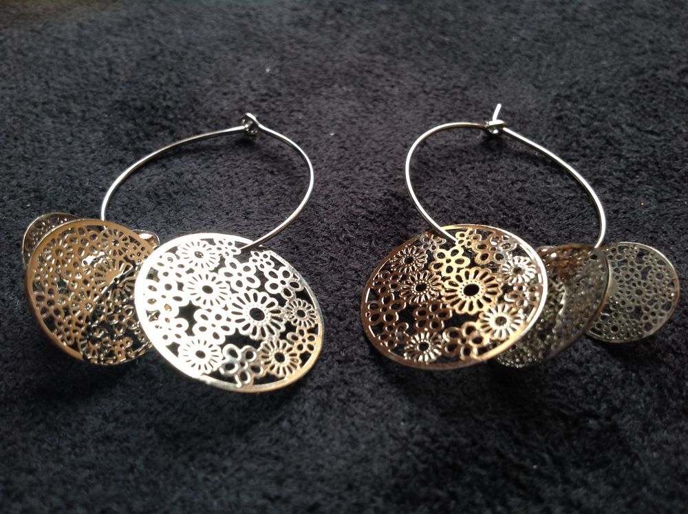 BOUCLES OREILLES ARGENT&Eacute; FLEUR ANNEAU 3 TAIL Envoi Possible
Bijoux et montres