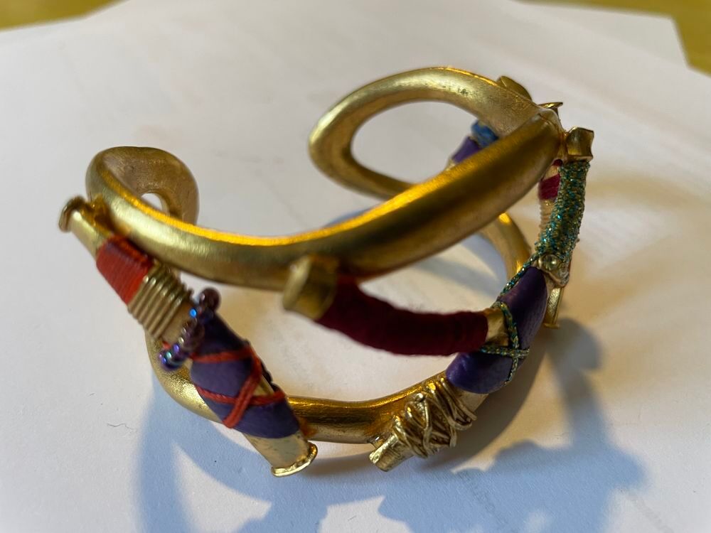 Bracelet branche rigide dor&eacute;Passementerie multicoloreLACROIX Bijoux et montres