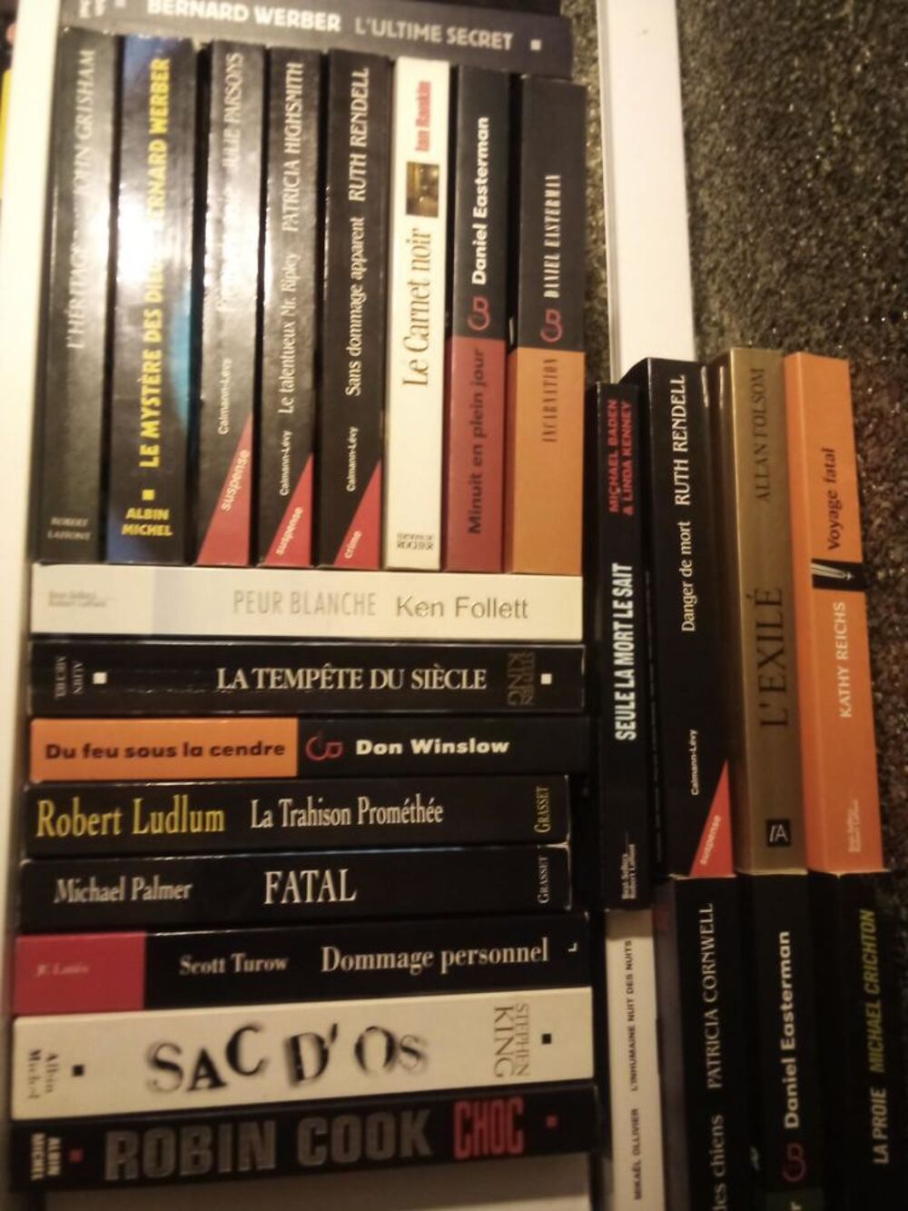 LOT DE 160 LIVRES THRILLERS, ROMANS NOIRS, GRAND FORMAT Livres et BD