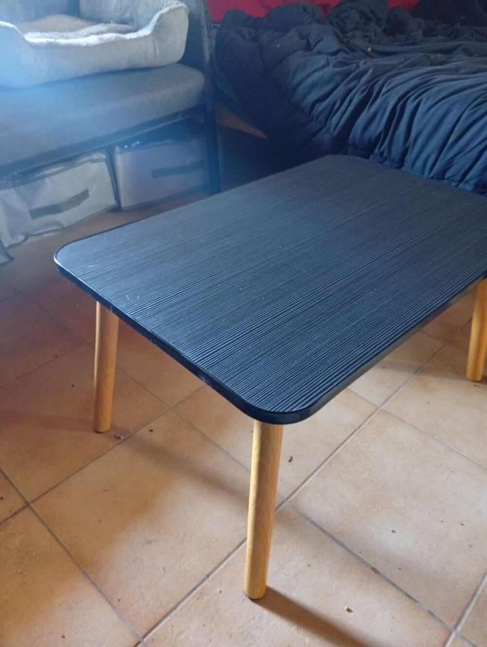 Petite table basse en bon &eacute;tat Meubles