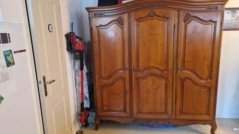 Armoire 3 portes merisier massif 145 Saint-Martin-le-Beau (37)