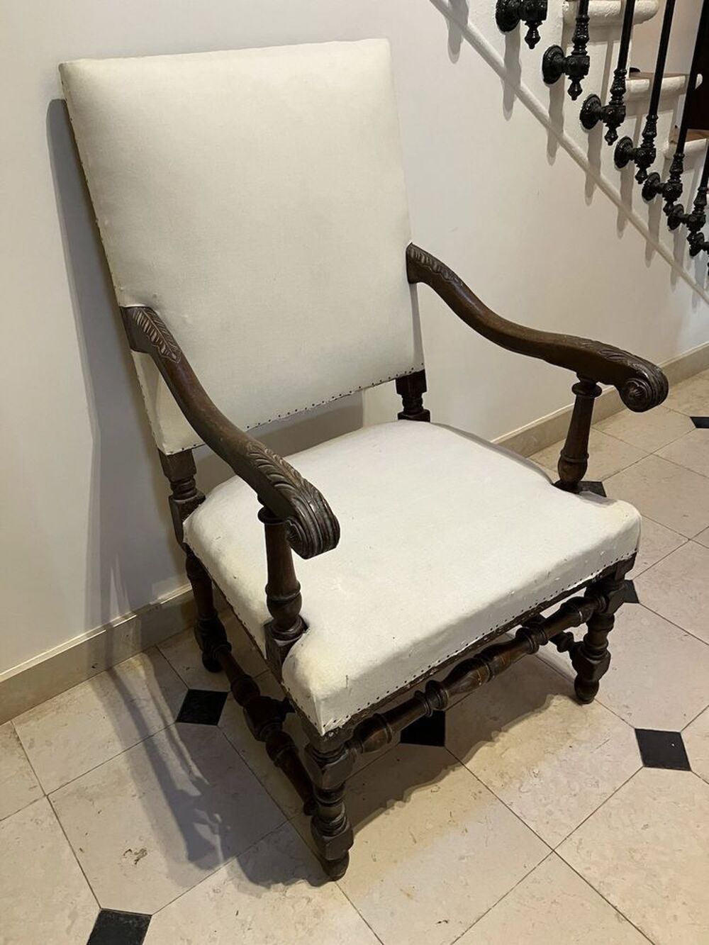 FAUTEUIL LOUIS XII LOUIS XIV nouvellement refait Meubles