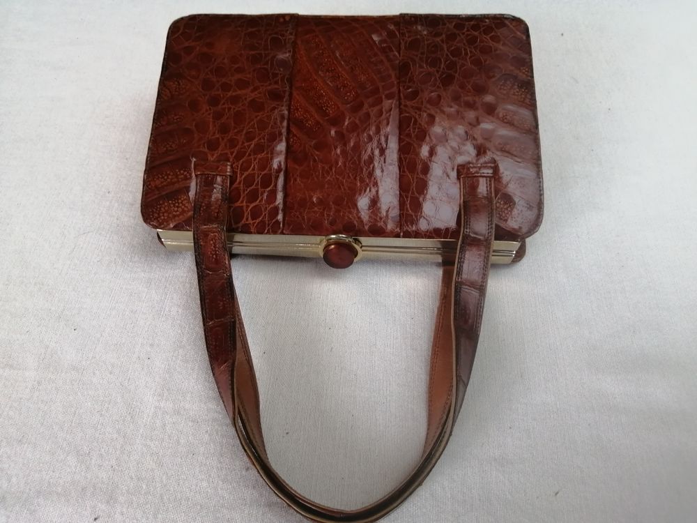 Sac crocodile v&eacute;ritable 1950 vintage avec son porte monnaie. Maroquinerie