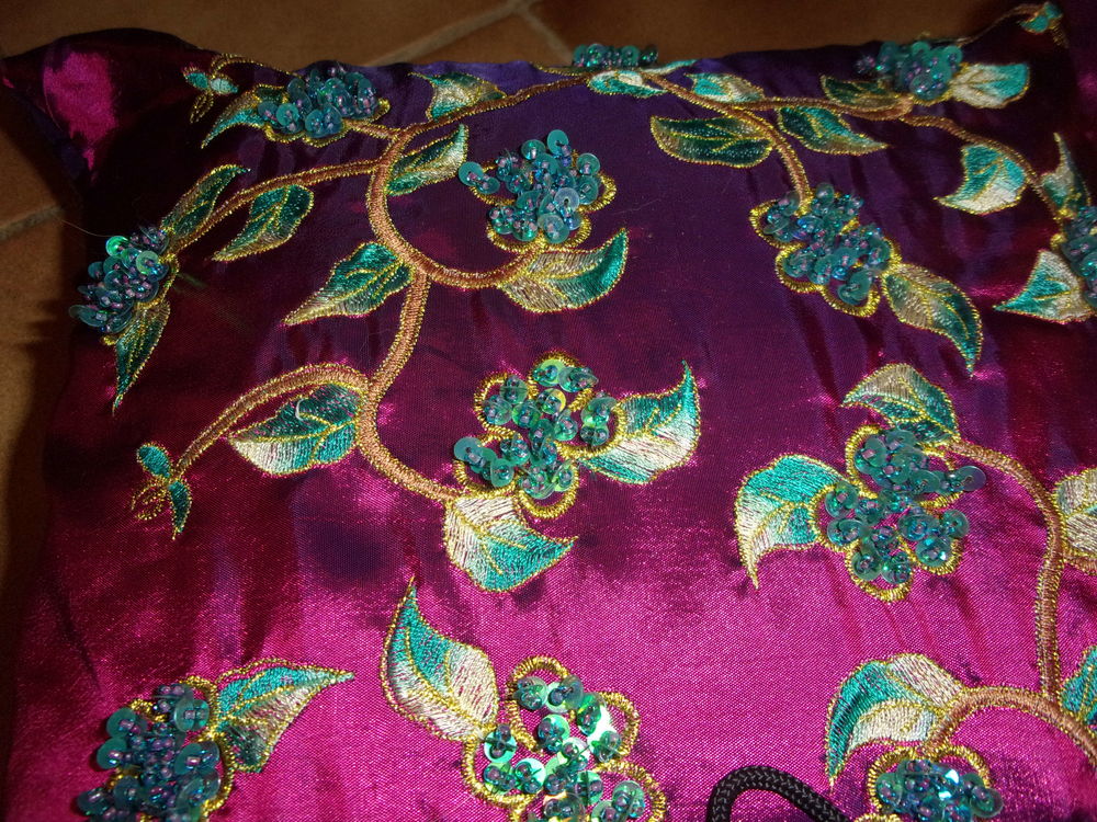 Coussin brod&eacute; Décoration