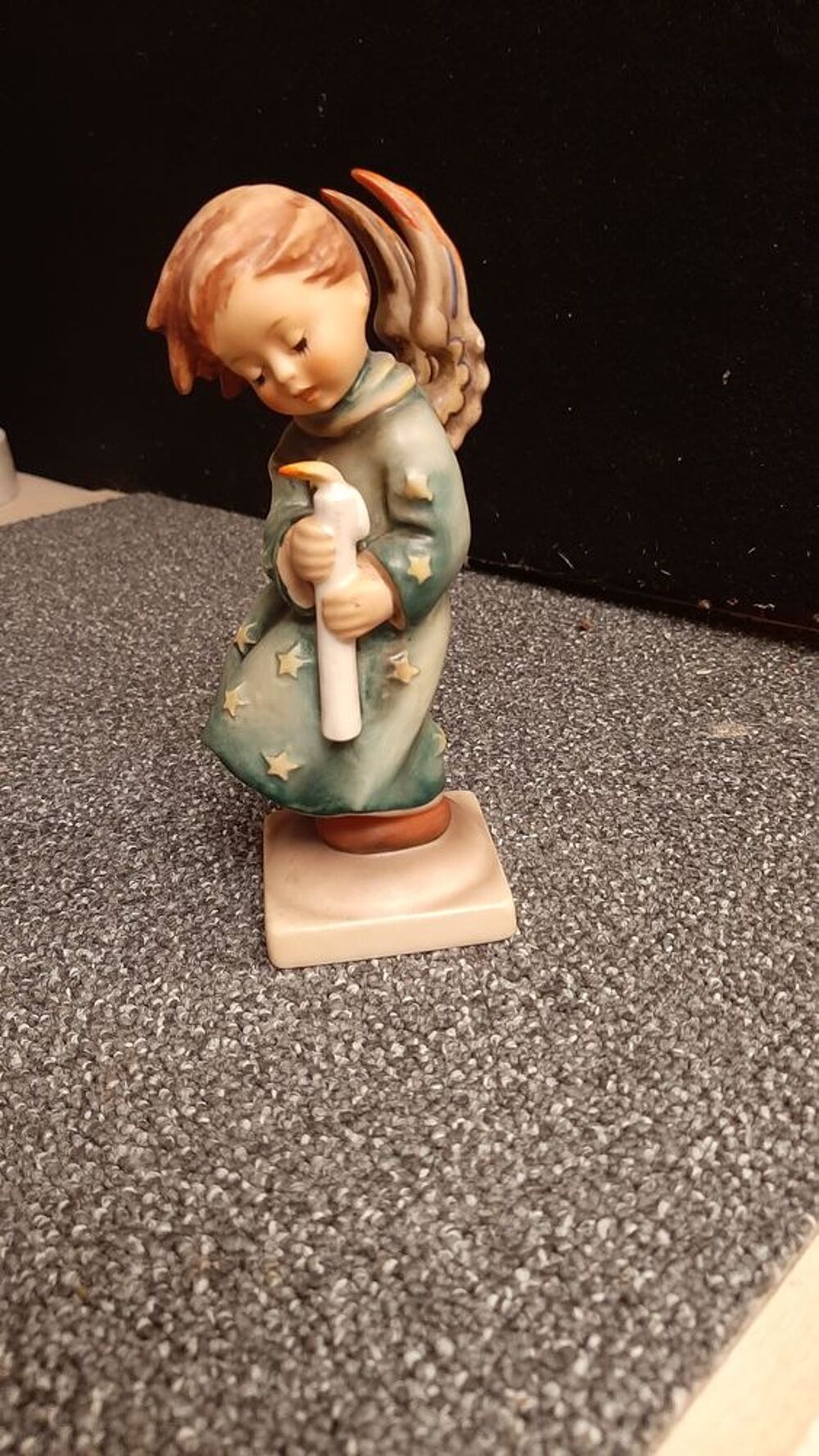 Figurines de No&euml;l en porcelaine sign&eacute; (Goebel Hummel) 