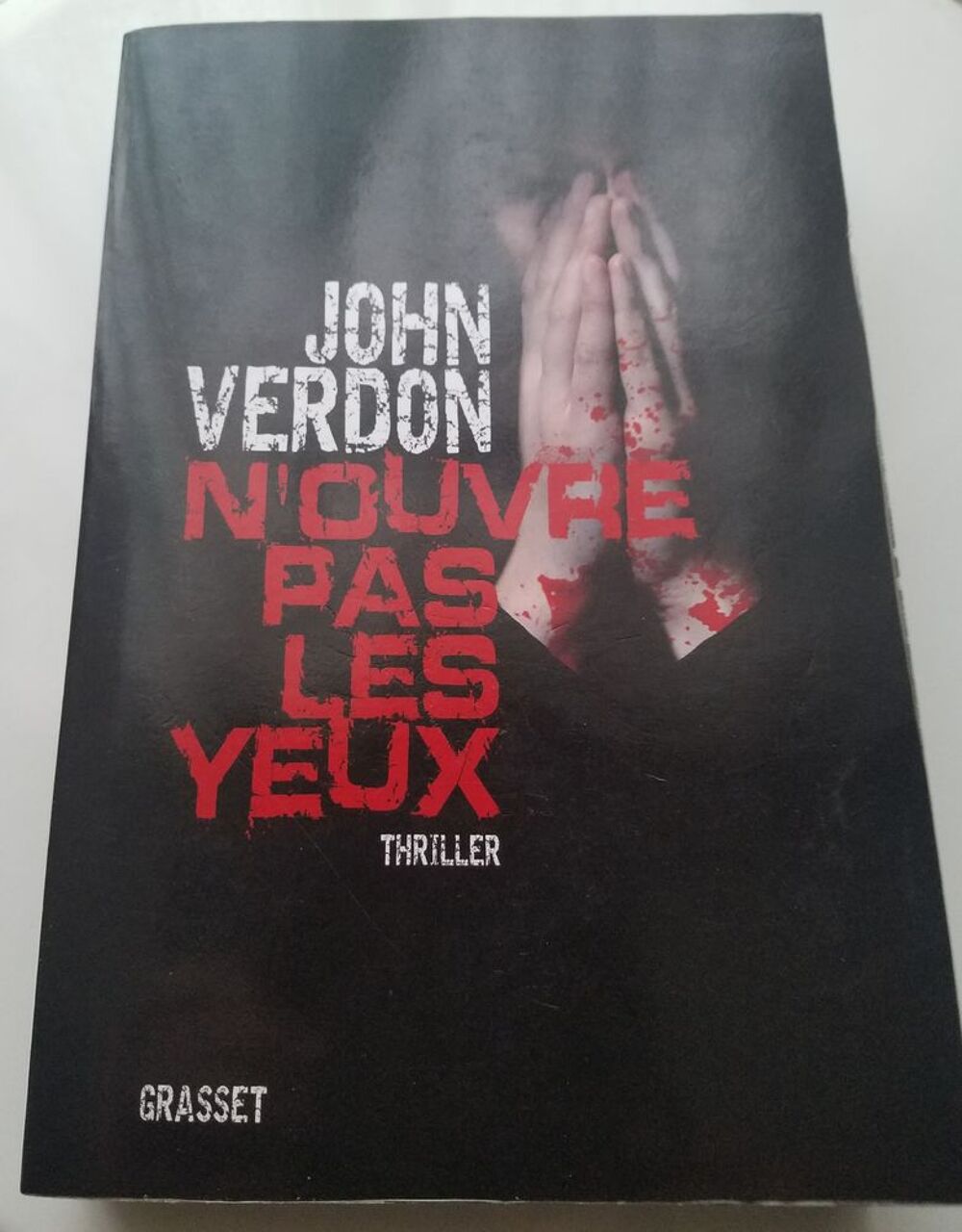 Livre "N'ouvre pas les yeux" format broch&eacute; 2012 bon &eacute;tat Livres et BD