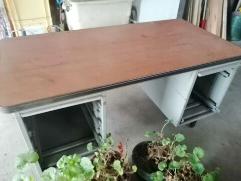 BUREAU METALLIQUE 0 Montr�al-la-Cluse (01)