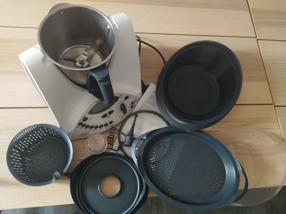 Robot de cuisine multifonction avec accessoires Electroménager
