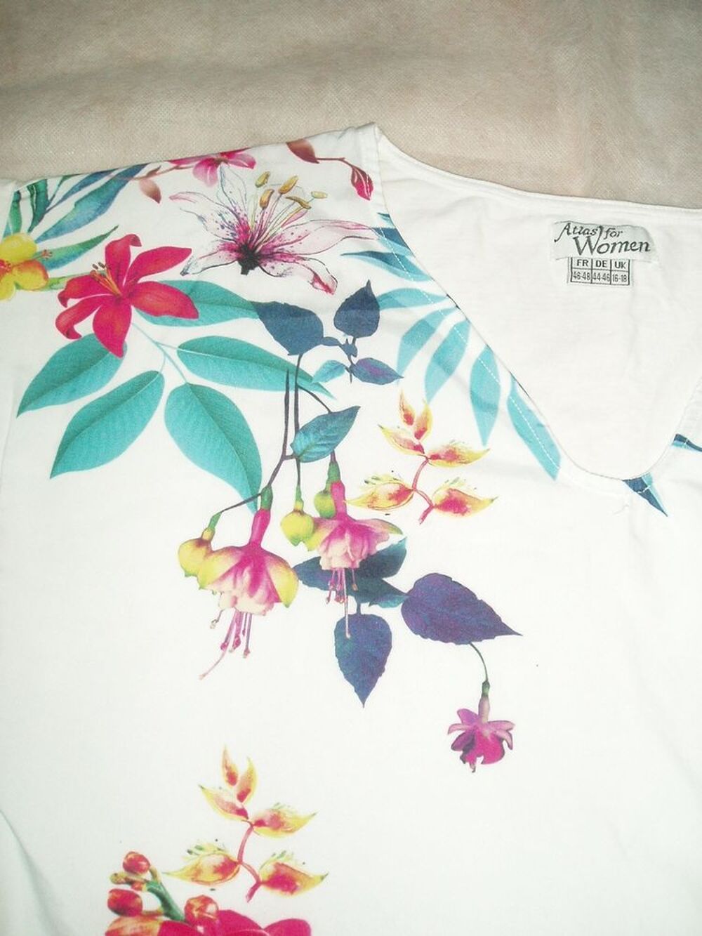 TEE SHIRT FEMME T 46/48 Neuf Vêtements
