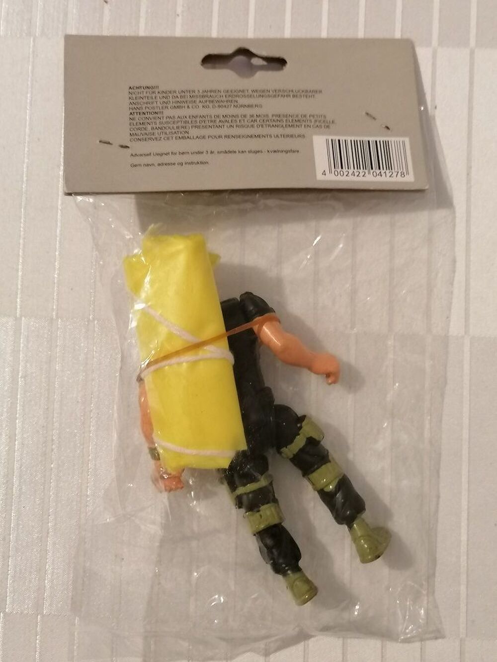 Parachutiste 9,5 cm avec parachute jaune r&eacute;f 41278 Jeux / jouets