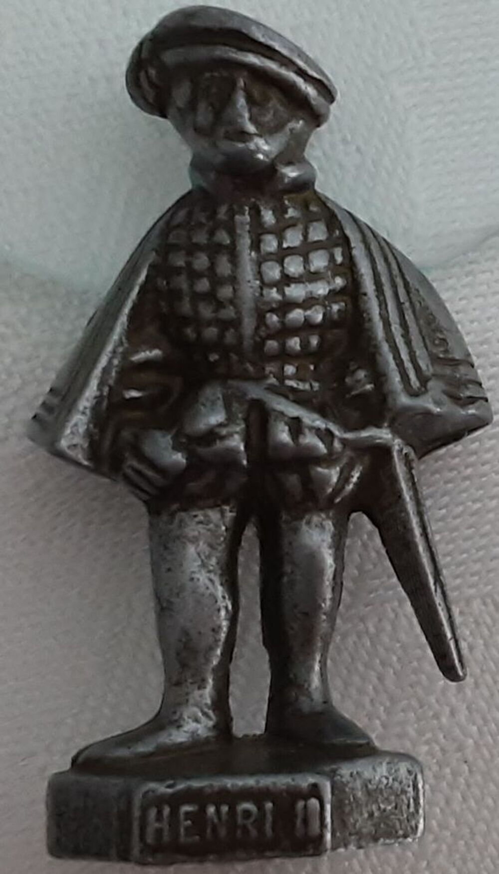 6 figurines "rois de FRANCE" m&eacute;tal ind&eacute;termin&eacute; 