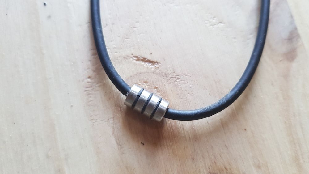 pendentif mixte en titanium Bijoux et montres