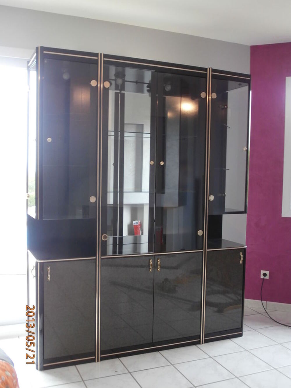 meuble vitrine contemporain avec luminaire interieur Meubles