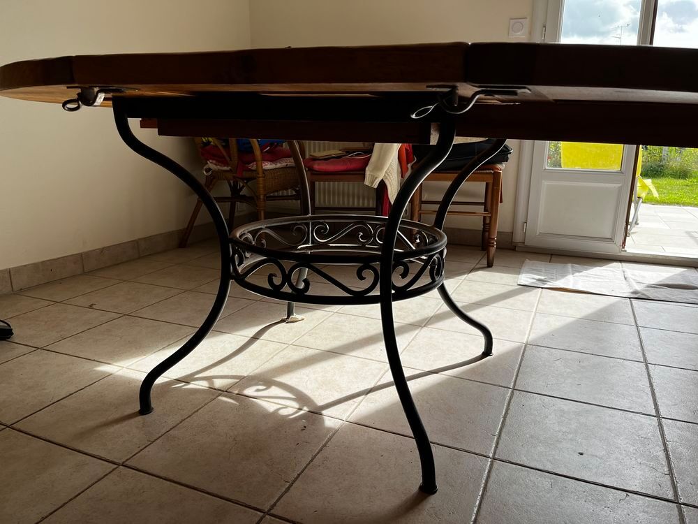Table ch&ecirc;ne massif avec pieds en fer forg&eacute; Meubles