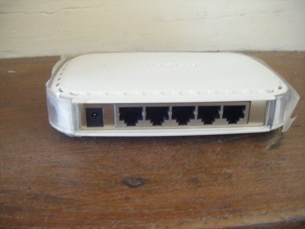 Commutateur ethernet 5 ports NETGEAR FS 605 Matériel informatique