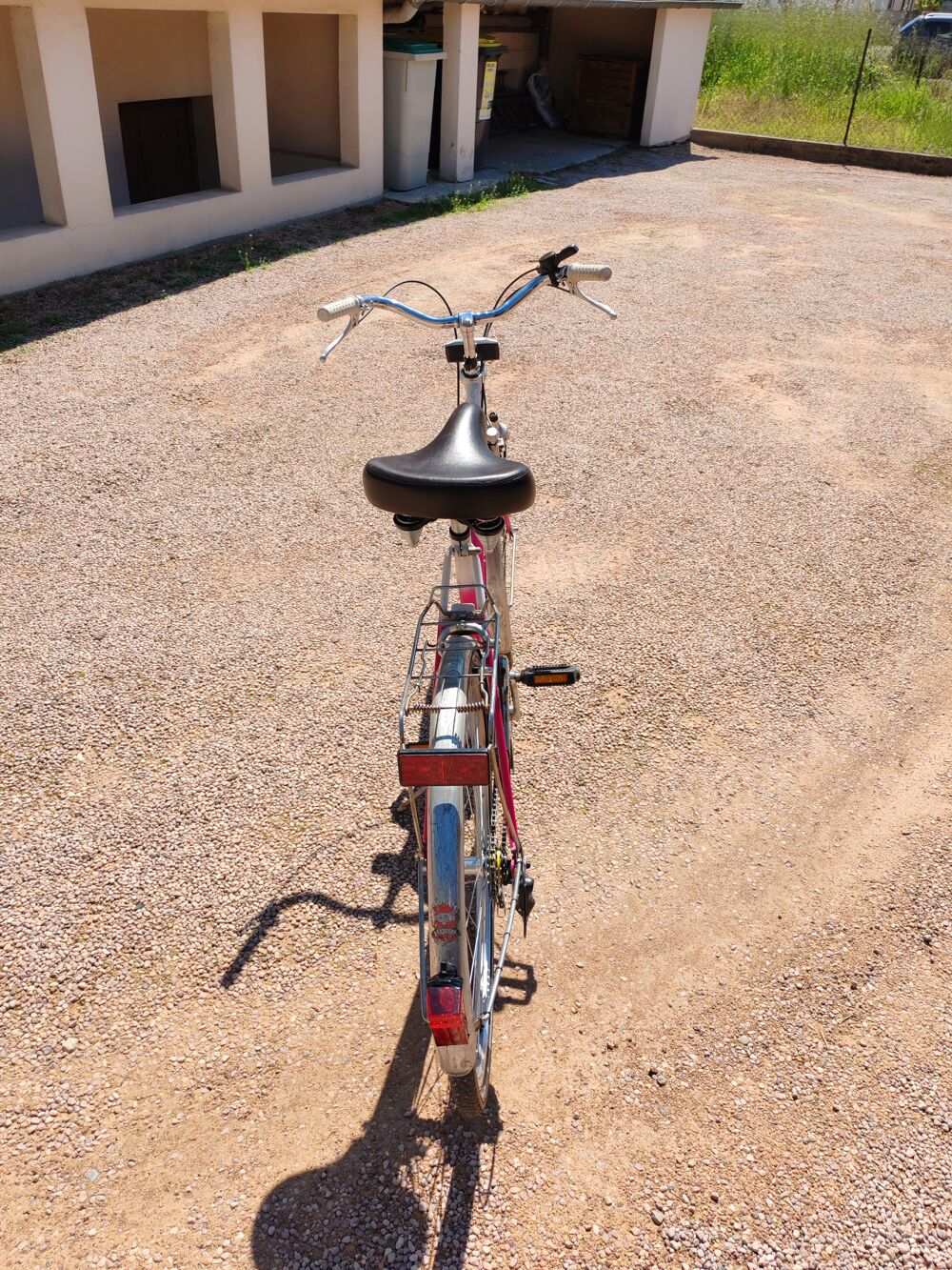 Velo avec Dynamo avant et arriere Vélos
