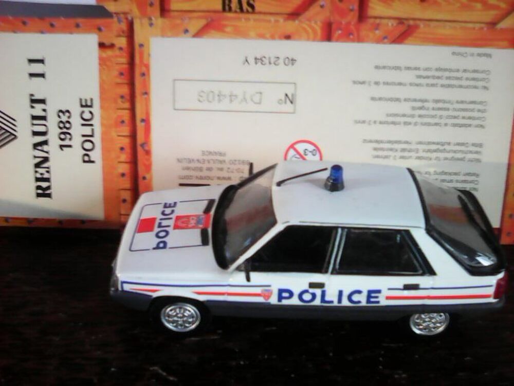 Voiture Renault 11 1983 Police Norev 1/43 Mod&egrave;le r&eacute;duit. 